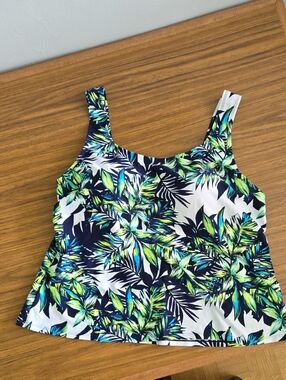 Swim TOP Only New 22W Beach Belle Excellent Coverage Support Jungle Print